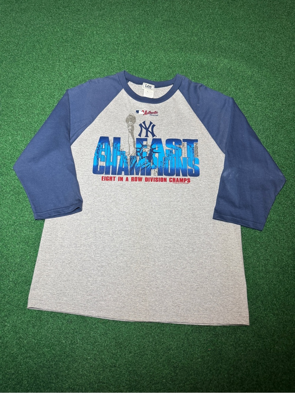 Vintage 90s Y2K New York Yankees T-shirt, Baseball Tee Champions Medium 2005